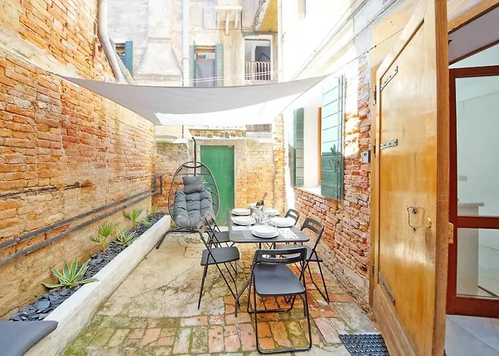 Gondola View Apartment