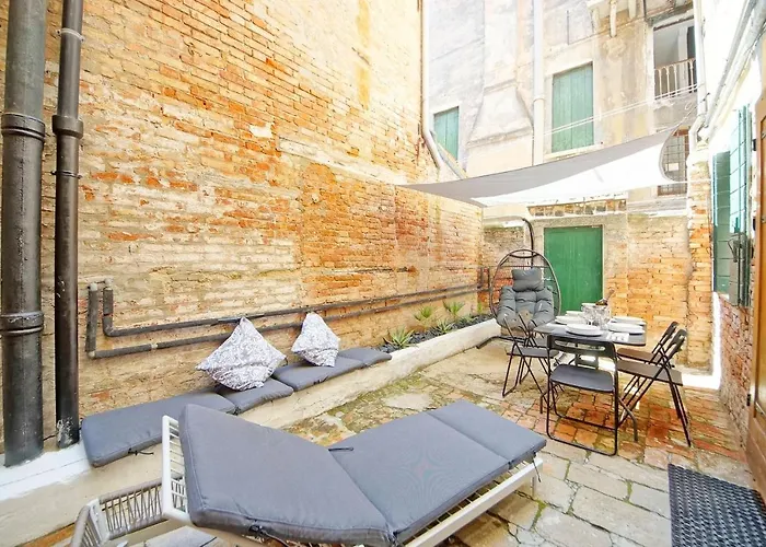 Gondola View Apartment